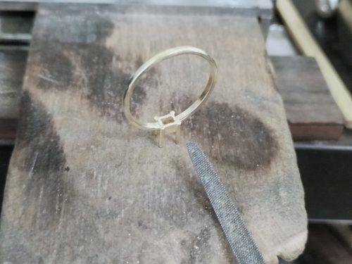 指輪の枠の制作